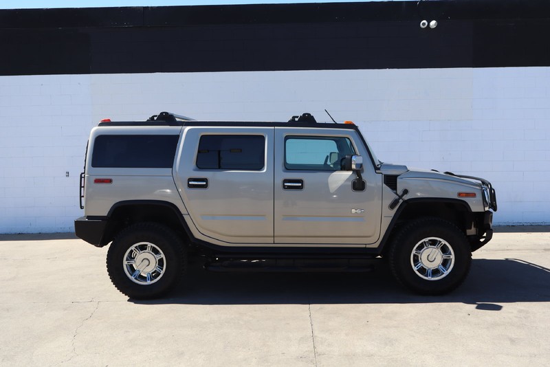 HUMMER H2 Vehicle Full-screen Gallery Image 04