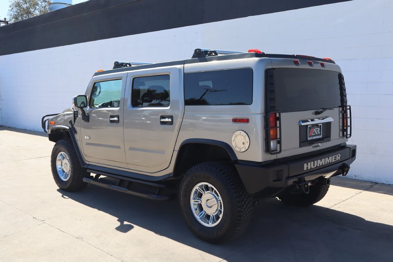 HUMMER H2 Vehicle Full-screen Gallery Image 06