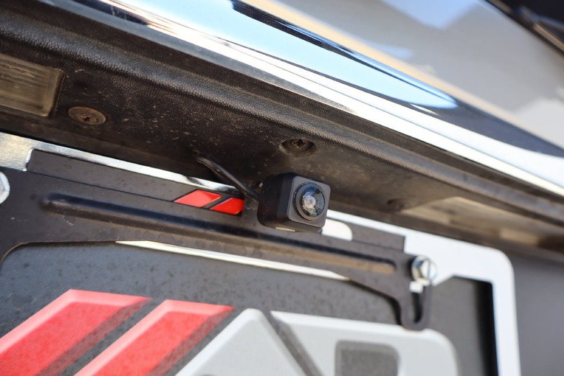 HUMMER H2 Vehicle Full-screen Gallery Image 09