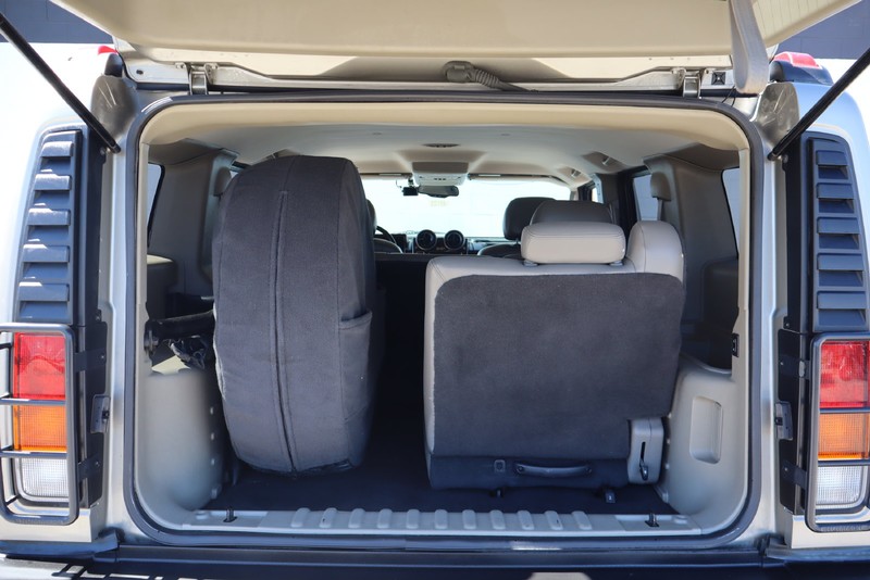 HUMMER H2 Vehicle Full-screen Gallery Image 10