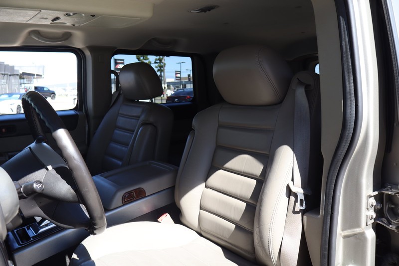 HUMMER H2 Vehicle Full-screen Gallery Image 17