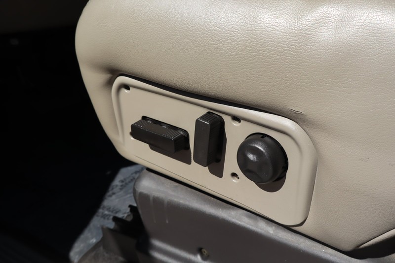 HUMMER H2 Vehicle Full-screen Gallery Image 19