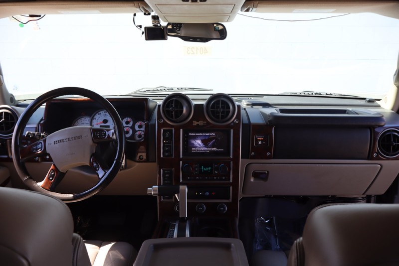 HUMMER H2 Vehicle Full-screen Gallery Image 25