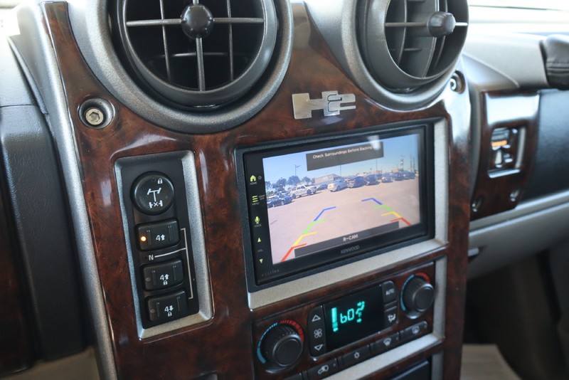 HUMMER H2 Vehicle Full-screen Gallery Image 28