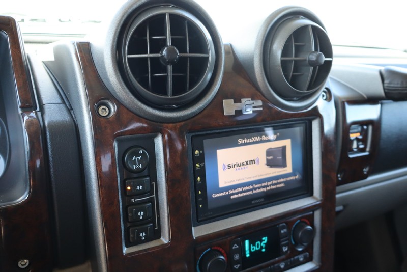 HUMMER H2 Vehicle Full-screen Gallery Image 29