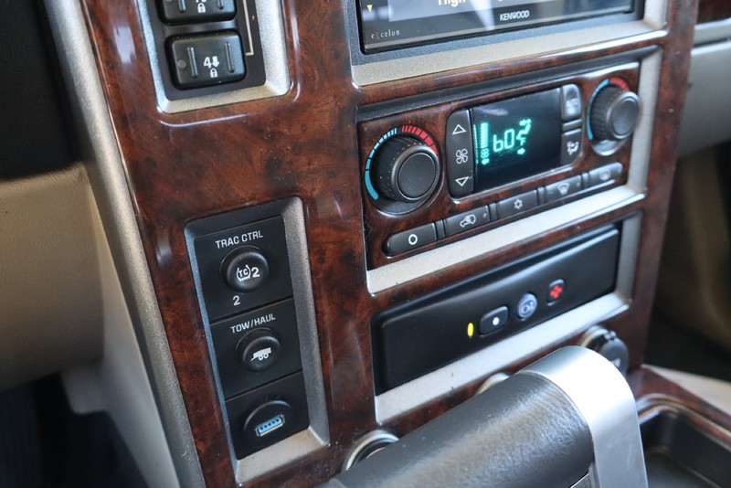 HUMMER H2 Vehicle Full-screen Gallery Image 30