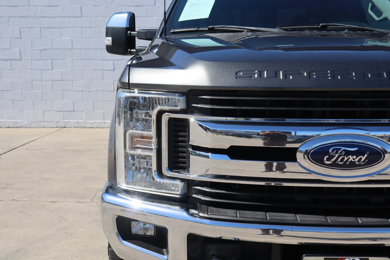 Ford Super Duty F-250 SRW Vehicle Full-screen Gallery Image 03