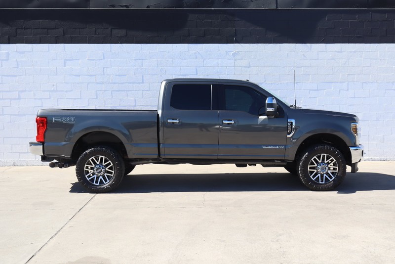 Ford Super Duty F-250 SRW Vehicle Full-screen Gallery Image 04