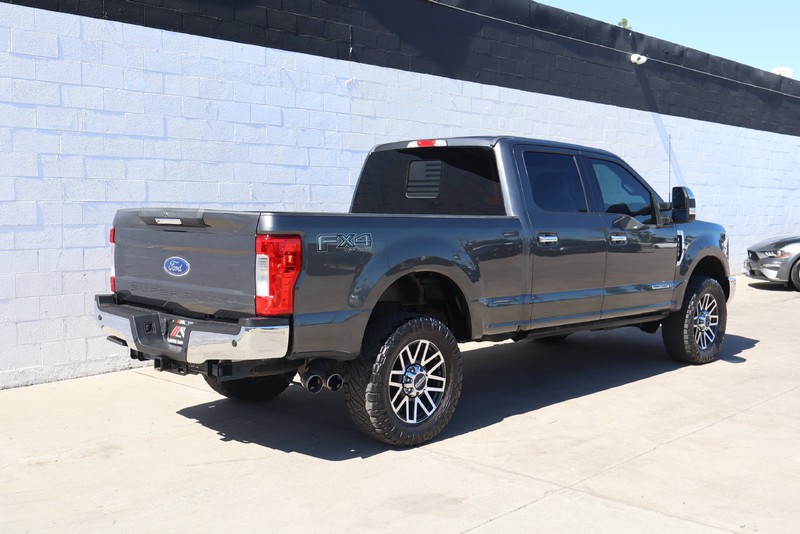 Ford Super Duty F-250 SRW Vehicle Full-screen Gallery Image 05
