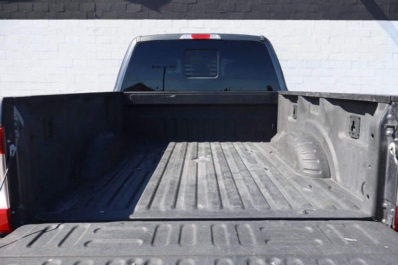 Ford Super Duty F-250 SRW Vehicle Full-screen Gallery Image 08