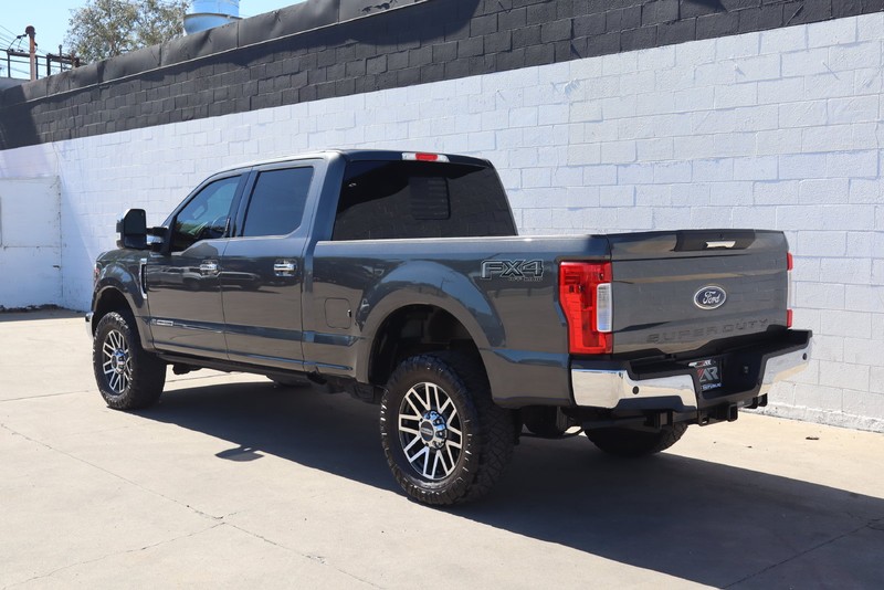 Ford Super Duty F-250 SRW Vehicle Full-screen Gallery Image 09