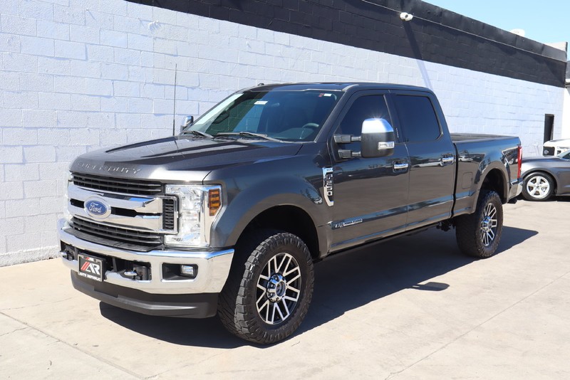 Ford Super Duty F-250 SRW Vehicle Full-screen Gallery Image 11