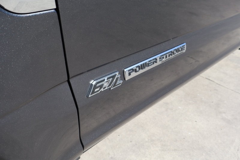 Ford Super Duty F-250 SRW Vehicle Full-screen Gallery Image 12