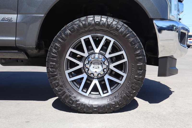 Ford Super Duty F-250 SRW Vehicle Full-screen Gallery Image 14