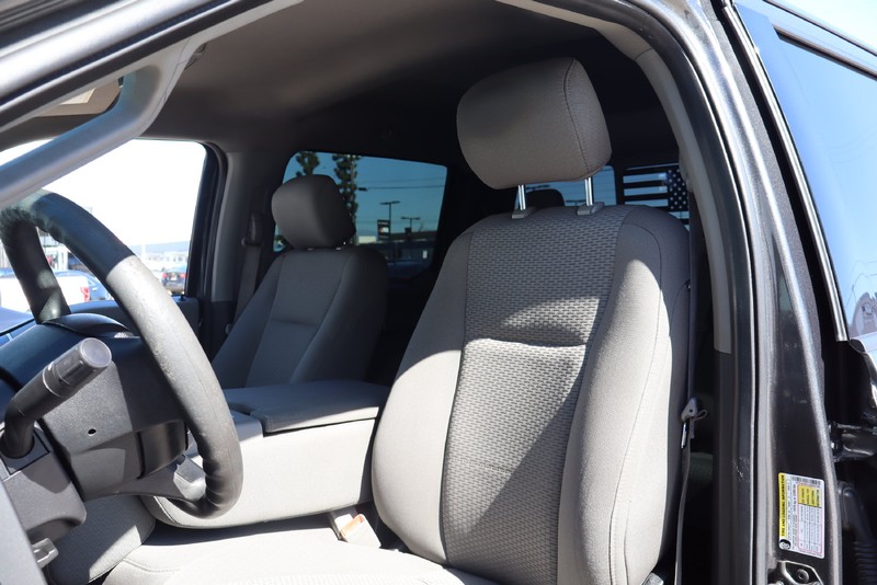 Ford Super Duty F-250 SRW Vehicle Full-screen Gallery Image 17