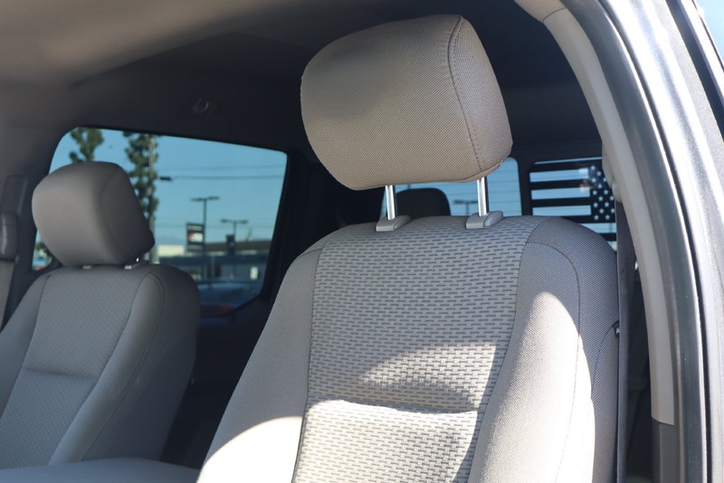 Ford Super Duty F-250 SRW Vehicle Full-screen Gallery Image 18