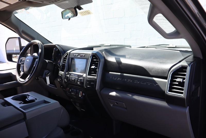 Ford Super Duty F-250 SRW Vehicle Full-screen Gallery Image 20