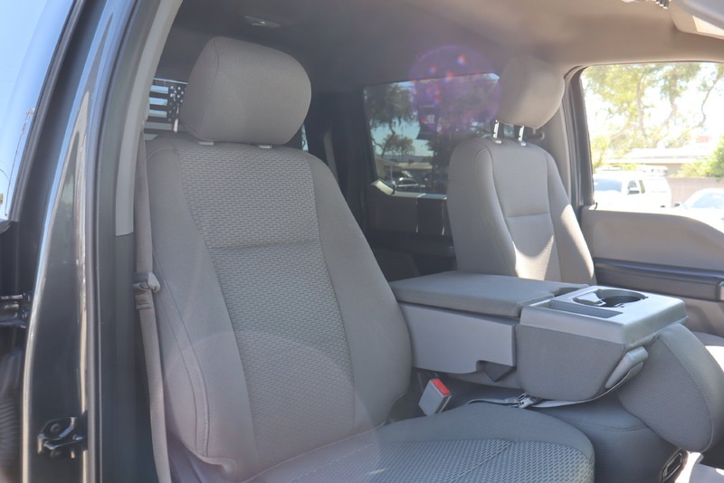 Ford Super Duty F-250 SRW Vehicle Full-screen Gallery Image 21