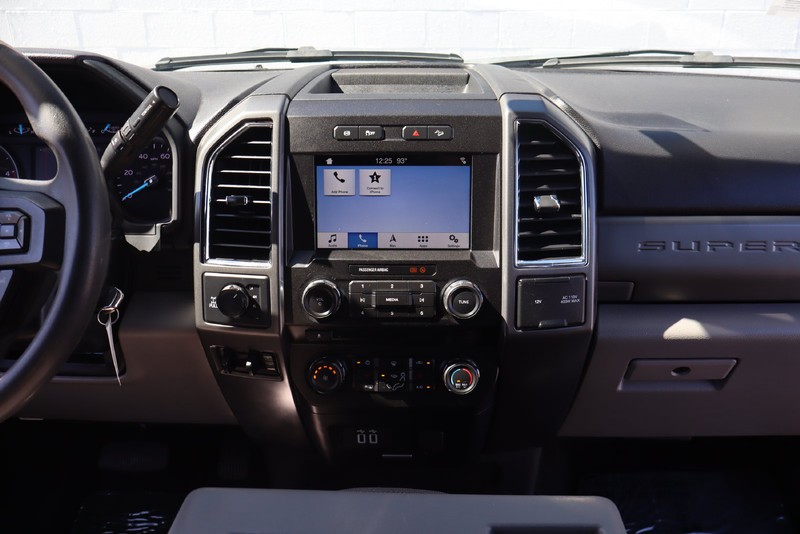 Ford Super Duty F-250 SRW Vehicle Full-screen Gallery Image 26