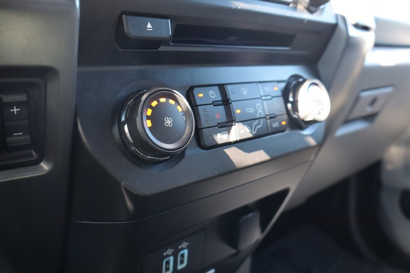 Ford Super Duty F-250 SRW Vehicle Full-screen Gallery Image 29