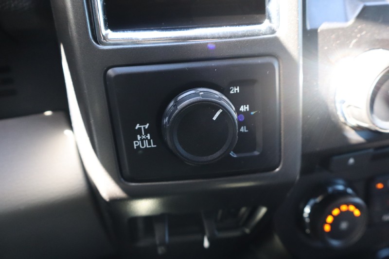Ford Super Duty F-250 SRW Vehicle Full-screen Gallery Image 30