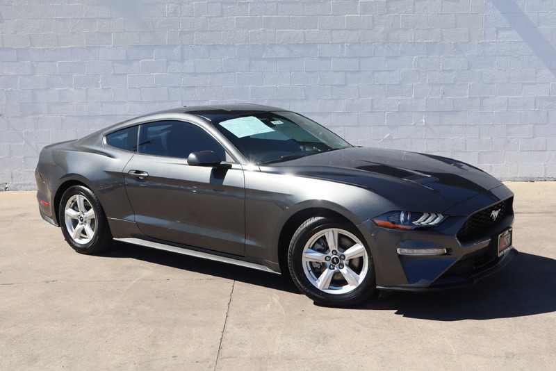 Ford Mustang Vehicle Full-screen Gallery Image 01