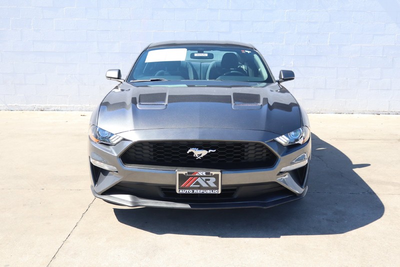 Ford Mustang Vehicle Full-screen Gallery Image 02