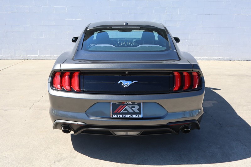 Ford Mustang Vehicle Full-screen Gallery Image 06