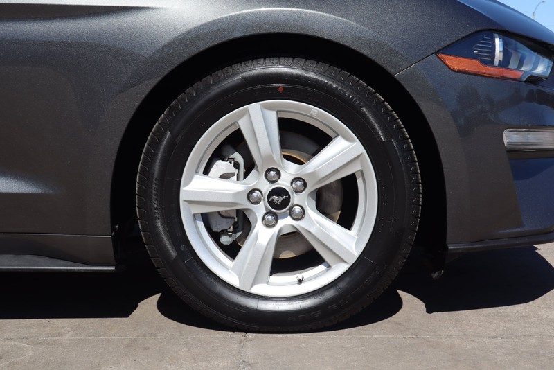 Ford Mustang Vehicle Full-screen Gallery Image 13