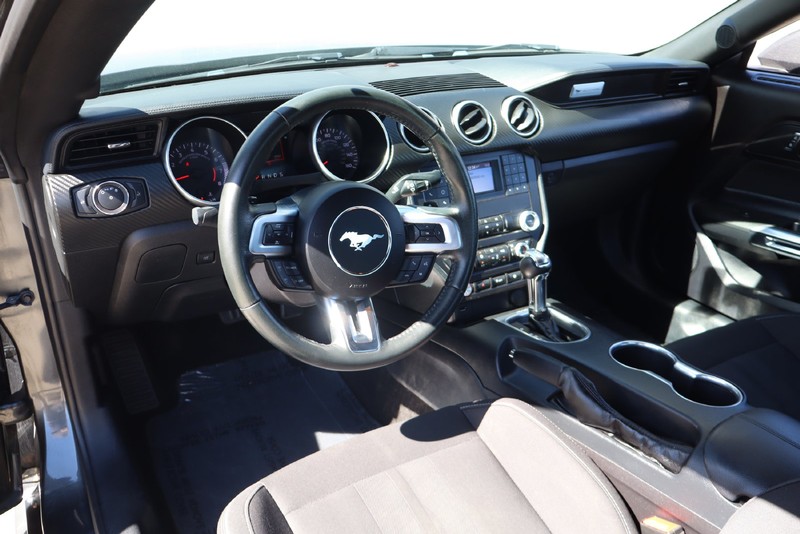 Ford Mustang Vehicle Full-screen Gallery Image 15