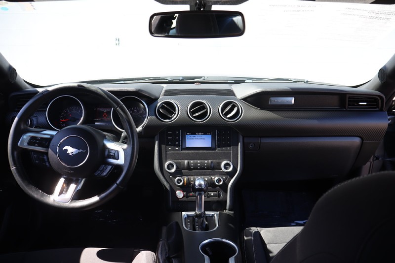 Ford Mustang Vehicle Full-screen Gallery Image 20