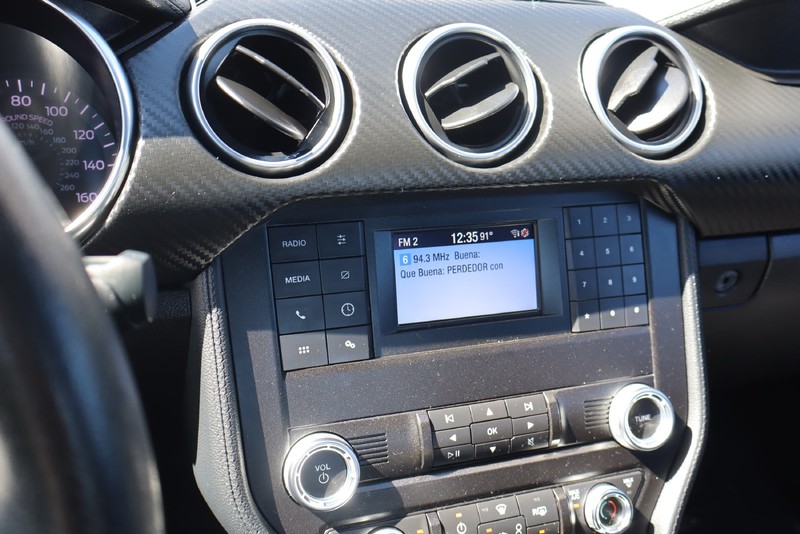 Ford Mustang Vehicle Full-screen Gallery Image 24