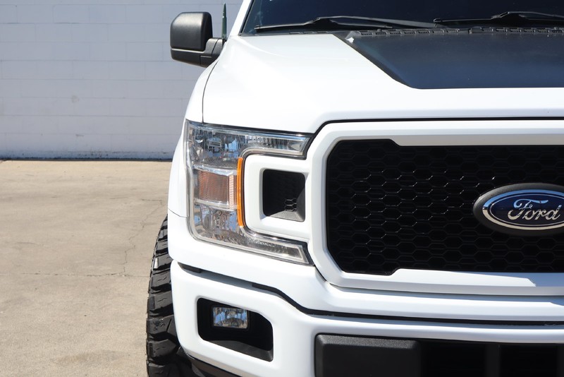 Ford F-150 Vehicle Full-screen Gallery Image 03