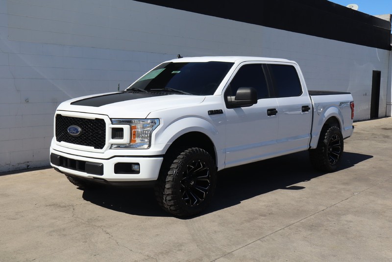 Ford F-150 Vehicle Full-screen Gallery Image 12