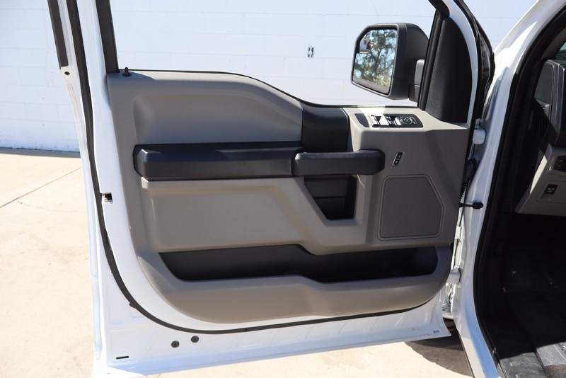 Ford F-150 Vehicle Full-screen Gallery Image 15