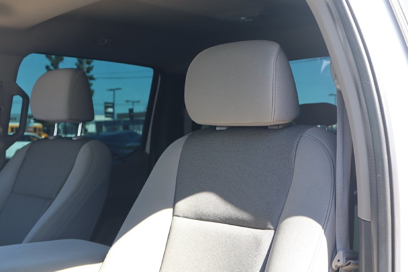 Ford F-150 Vehicle Full-screen Gallery Image 18