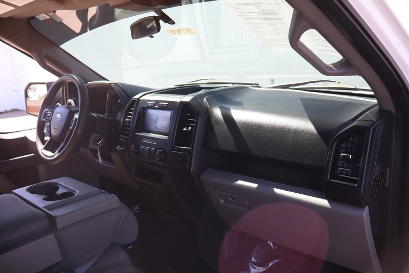 Ford F-150 Vehicle Full-screen Gallery Image 19