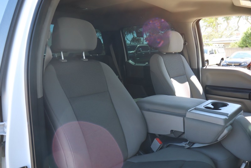 Ford F-150 Vehicle Full-screen Gallery Image 20