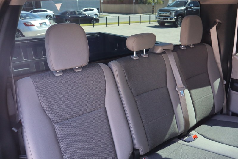 Ford F-150 Vehicle Full-screen Gallery Image 21