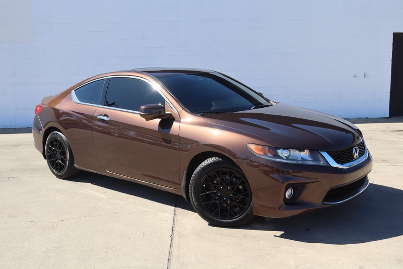 Honda Accord Coupe Vehicle Full-screen Gallery Image 01