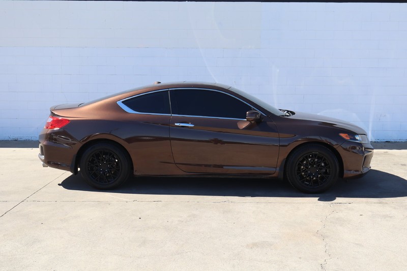 Honda Accord Coupe Vehicle Full-screen Gallery Image 04