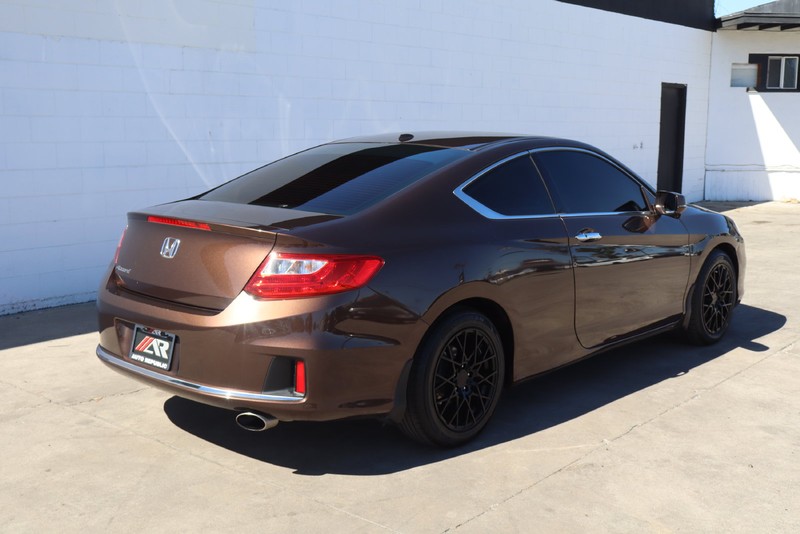 Honda Accord Coupe Vehicle Full-screen Gallery Image 05
