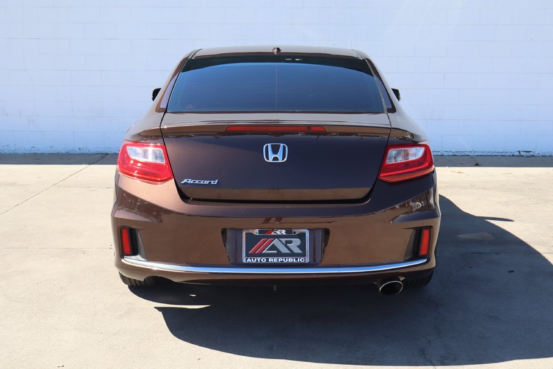 Honda Accord Coupe Vehicle Full-screen Gallery Image 06