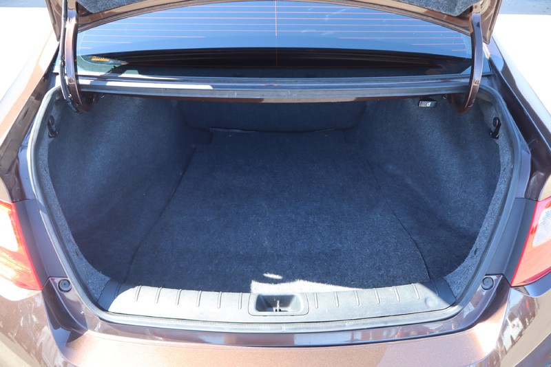 Honda Accord Coupe Vehicle Full-screen Gallery Image 08