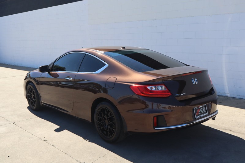 Honda Accord Coupe Vehicle Full-screen Gallery Image 09
