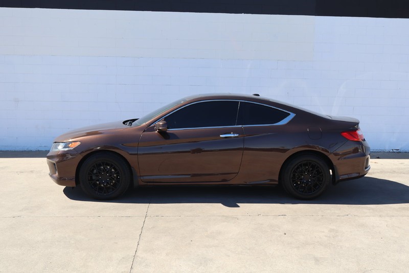 Honda Accord Coupe Vehicle Full-screen Gallery Image 10