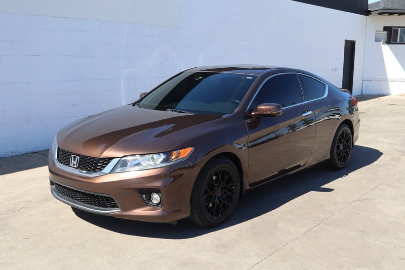 Honda Accord Coupe Vehicle Full-screen Gallery Image 11