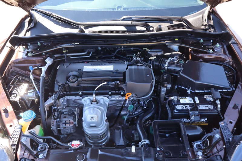 Honda Accord Coupe Vehicle Full-screen Gallery Image 12