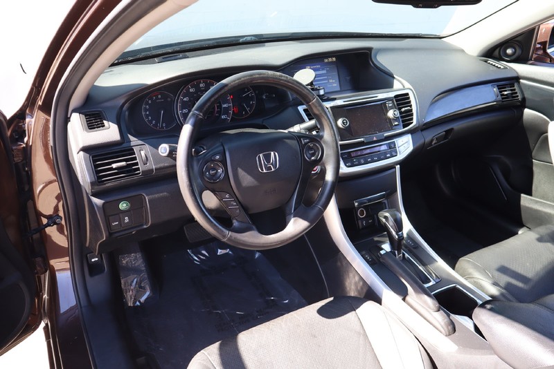 Honda Accord Coupe Vehicle Full-screen Gallery Image 15