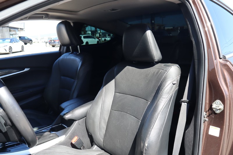 Honda Accord Coupe Vehicle Full-screen Gallery Image 16